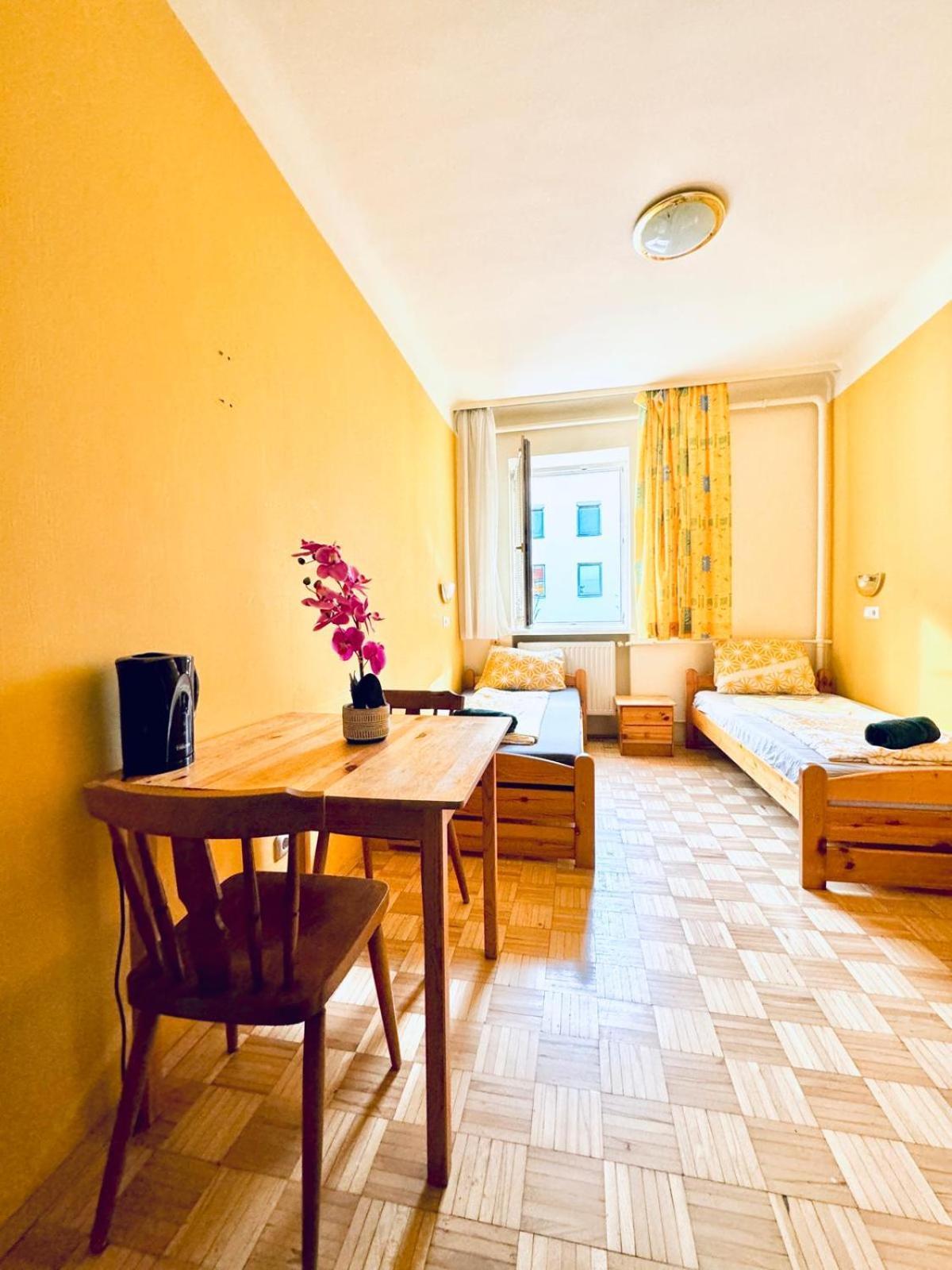 Affordable Central Rooms, 10-Min To Lugner City 维也纳 外观 照片