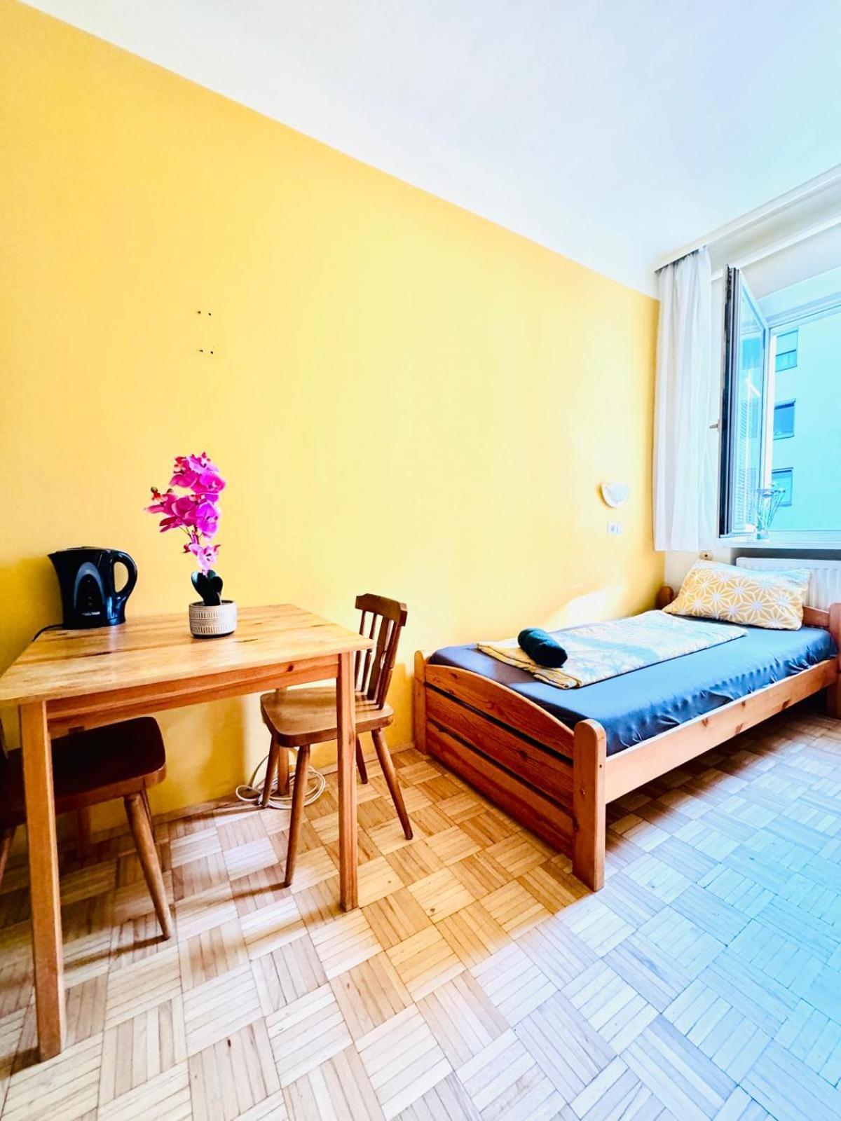Affordable Central Rooms, 10-Min To Lugner City 维也纳 外观 照片